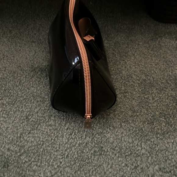 Ted Baker Makeup Case With Bow And Rose Gold Accents - Picture 4 of 5